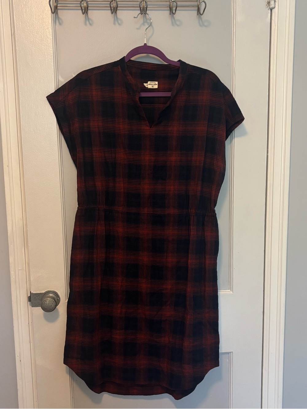 Bridge & Burn Plaid Short Sleeve Shift Dress in Black and Red
